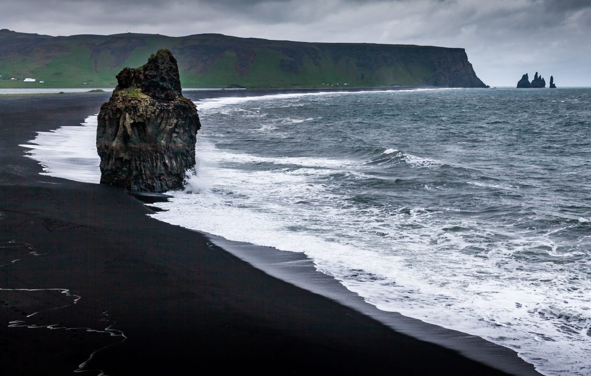 island-ringstrasse-black-beach-1