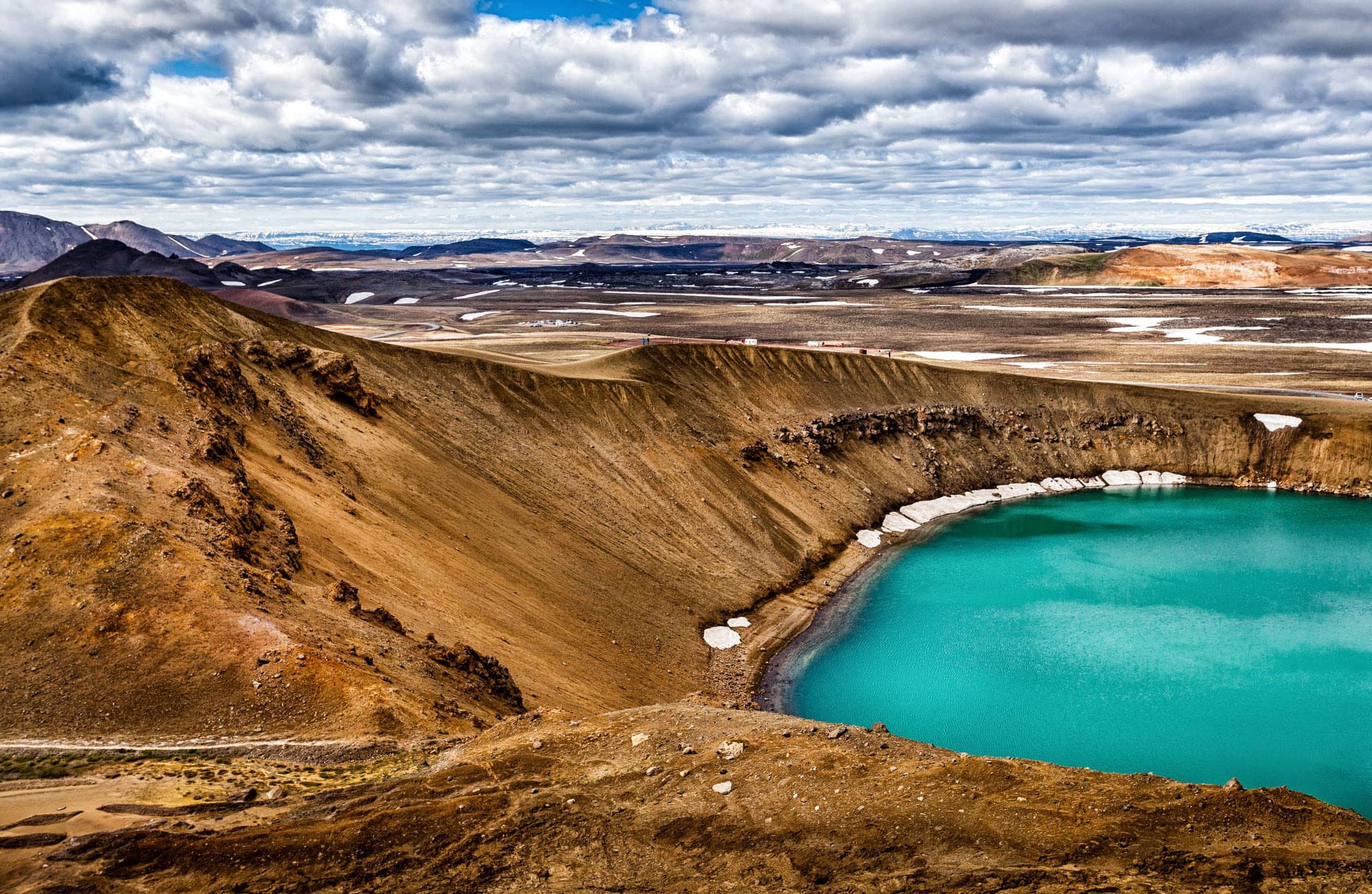 Island – Krater Umrundung und Alteisencontainer Besteigung